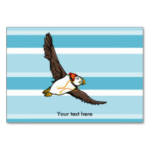 Puffin mit einem Hut und einem gegossenen Hut