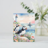 Puffins am Meer - Blume und Leuchtturm im Ozean Postkarte (Stehend Vorderseite)