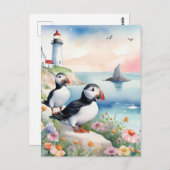 Puffins am Meer - Blume und Leuchtturm im Ozean Postkarte (Vorne/Hinten)