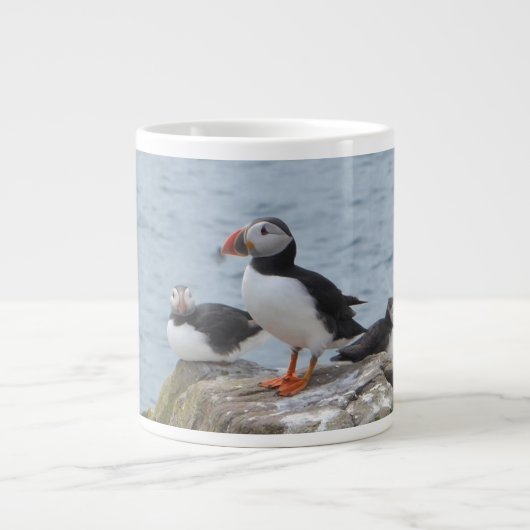 Puffins auf den Farne-Inseln Jumbo-Tasse (Vorderseite)
