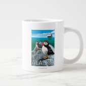 Puffins sehen ein Kreuzfahrtschiff Jumbo-Tasse (Rechts)