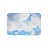 Puffy White Clouds und Blue Sky Badematte (Vorderseite)