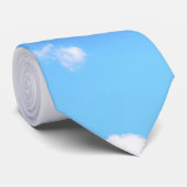 Puffy White Clouds und Blue Sky Krawatte (Gerollt)