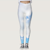 Puffy White Clouds und Blue Sky Leggings (Vorderseite)