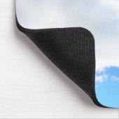 Puffy White Clouds und Blue Sky Mousepad (Ecke)