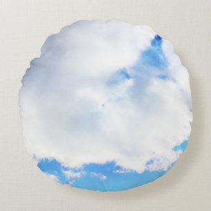 Puffy White Clouds und Blue Sky Rundes Kissen