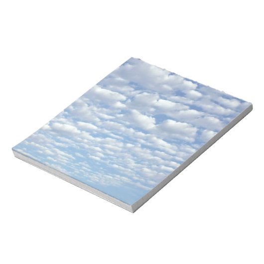Puffy Wolken auf dem schönen blauen Himmel Notizblock (Rotiert)
