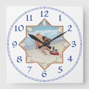Pug at the Beach Quadratische Wanduhr