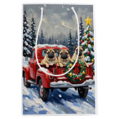 Pug Christmas Red Truck Holiday Mittlere Geschenktüte (Vorderseite)