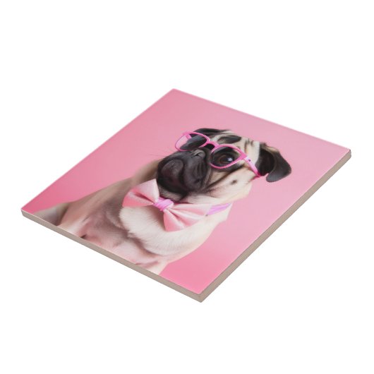 pug dog wearing bow fliese (Seite)