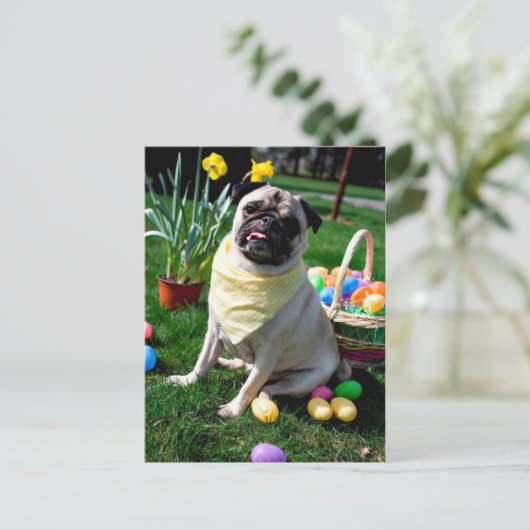Pug Easter Feiertagspostkarte (Stehend Vorderseite)