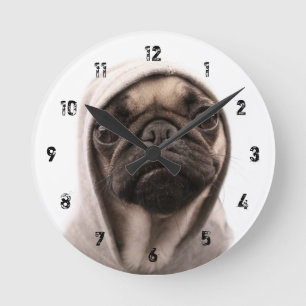 Pug In A Hoodie Runde Wanduhr
