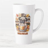 Pugkin Spice Latte – Süßes Herbst-Pug-Kaffeedesign Milchtasse (Rechts)