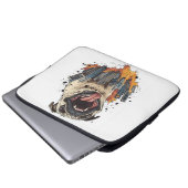 Pugzilla greift an � Lustiger Monsterhund Laptopschutzhülle (Vorne Knopf)