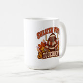 Pullover-Wetter und Touchdowns Herbst-Fußball-Tass Kaffeetasse (VorderseiteRechts)