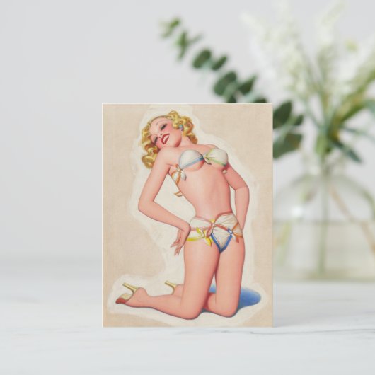 Pulp Blonde Bikini Pinup Postkarte (Stehend Vorderseite)