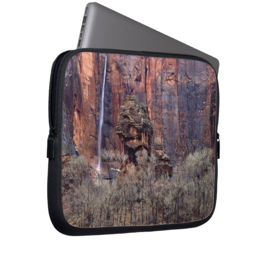 Pulpit und flüchtiger Wasserfall Laptopschutzhülle (Vorne Rechts)