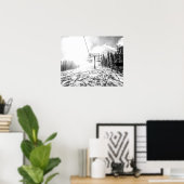 Pulver auf dem Hügel // Schwarz-Weiß-Skilift Poster (Heimbüro)