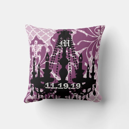 Pum Custom Chandelier Monogram mit Hochzeitdatum Kissen (Rückseite)