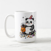 Pummeliger Halloween-Panda mit süßem Bauch & Hexen Kaffeetasse (Links)