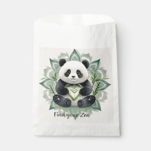 Pummeliger Panda in Lotusposition Zen Geschenktütchen