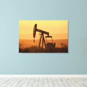 Pump Jack Pumping Oil in West Texas, USA Leinwanddruck (Insitu (Holzboden))