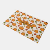 Pumpketten und Herbstleaves Muster und Familiennam Fußmatte (Schrägansicht)