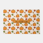 Pumpketten und Herbstleaves Muster und Familiennam Fußmatte (Vorderseite)