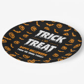 Pumpkin Bat Trick oder Treten Dunkel Gemustert Pappteller (Schrägansicht)