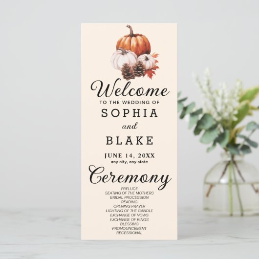 Pumpkin & Blätter Fall Almond Wedding Program (Stehend Vorderseite)