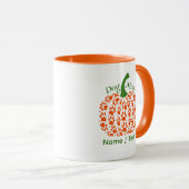Pumpkin Dog Mom Mug – Funny Personalized Fall Gift Tasse (VorderseiteRechts)