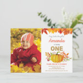 Pumpkin Fall First Birthday Gold Glitzer Einladung (Stehend Vorderseite)