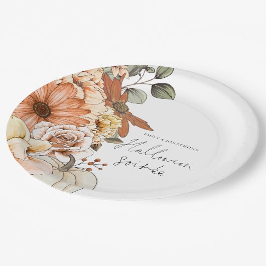 Pumpkin Fall Florals Script Halloween Soirée Pappteller (Schrägansicht)