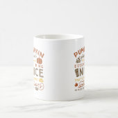 Pumpkin Gewürz Typografische Herbstkaffee Tasse (Mittel)