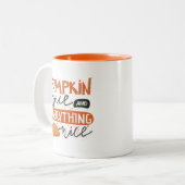 Pumpkin Gewürz und alles Nizza Zweifarbige Tasse (Vorderseite Links)