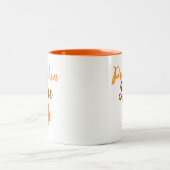 Pumpkin-Gewürzkaffee-Tasse Zweifarbige Tasse (Mittel)