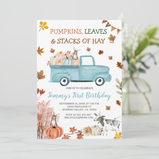 Pumpkin, Hay, Blätter, Fall Boy Birthday Blue Truc Einladung (Stehend Vorderseite)