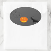 Pumpkin head, bat and ghost on gray ovaler aufkleber (Tasche)