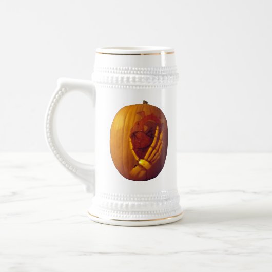 Pumpkin, Herz in Skeletthand Bierglas (Links)