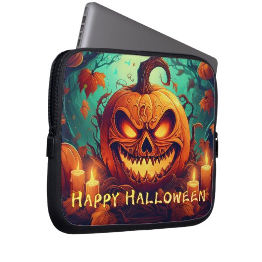 Pumpkin mit Beängstigendem Gesicht unter Kerzen, H Laptopschutzhülle (Vorne Rechts)
