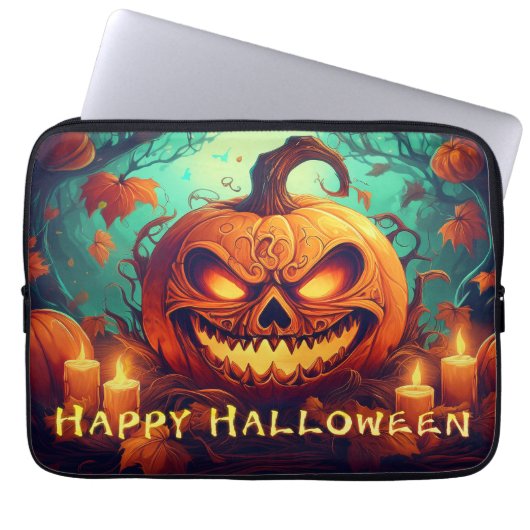 Pumpkin mit Beängstigendem Gesicht unter Kerzen, H Laptopschutzhülle (Vorderseite)