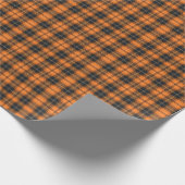 Pumpkin Orange and Black Plaid Geschenkpapier (Ecke)