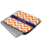 Pumpkin Orange LG Zickzack Navy Name Monogram Laptopschutzhülle (Vorne Knopf)