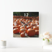 Pumpkin Patch Herbsternte Fotografie Quadratische Wanduhr (Zuhause)