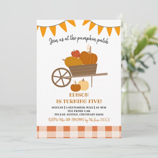 Pumpkin Patch zum Geburtstag Einladung (Stehend Vorderseite)