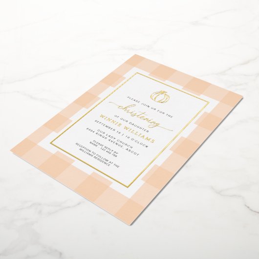 Pumpkin Peach Gingham Christening Foil Einladung (Gedreht)
