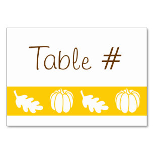 Pumpkin-Pflaster mit gelber Tischkarte Tischnummer
