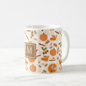Pumpkin Pie Herbstfallmuster Monogram Initial Kaffeetasse (VorderseiteRechts)