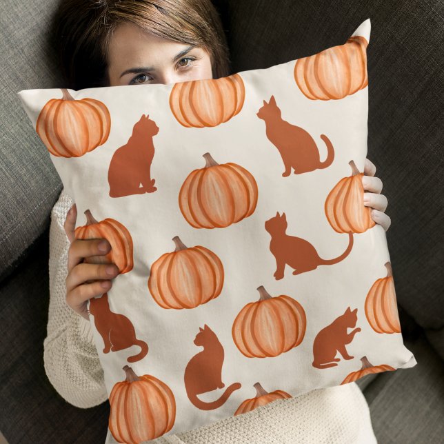 Pumpkin Purrs Kissen (Add a touch of Halloween spirit with hand-sketched pumpkins and playful cat silhouettes.)