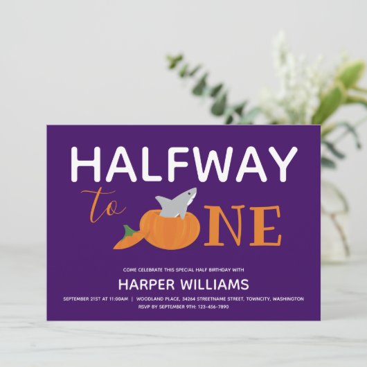 Pumpkin Shark 6 Monate Baby Halbgeburtszeit Einladung (Stehend Vorderseite)